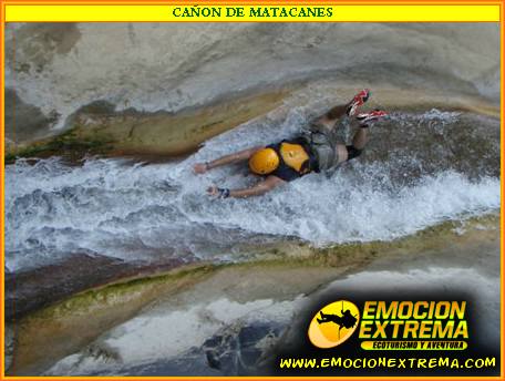 CAÑON DE MATACANES TE ESPERAN 2 RAPELES EN CASCADAS, MULTIPLES SALTOS AL AGUA, TOBOGANES NATURALES Y HASTA RIOS SUBTERRANEOS QUE TENDRAS QUE CRUZAR, VIVE ESTA AVENTURA.